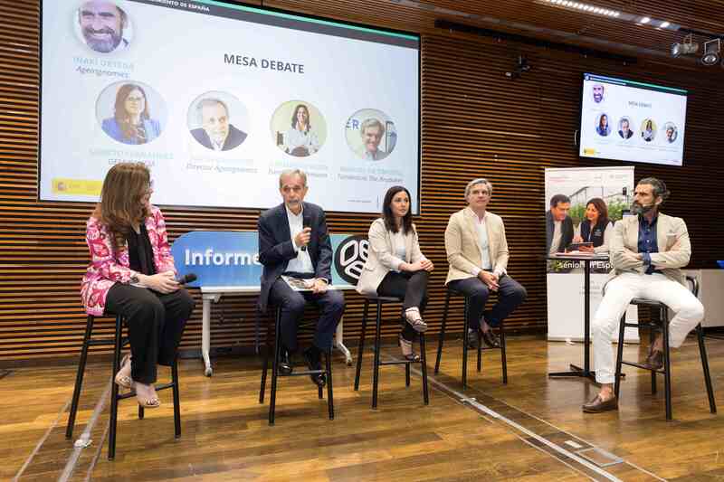 De izda. a dcha., Loreto Fernández, Juan Fernández, Carmen Olmedo, Manuel de Timoteo e Iñaki Ortega