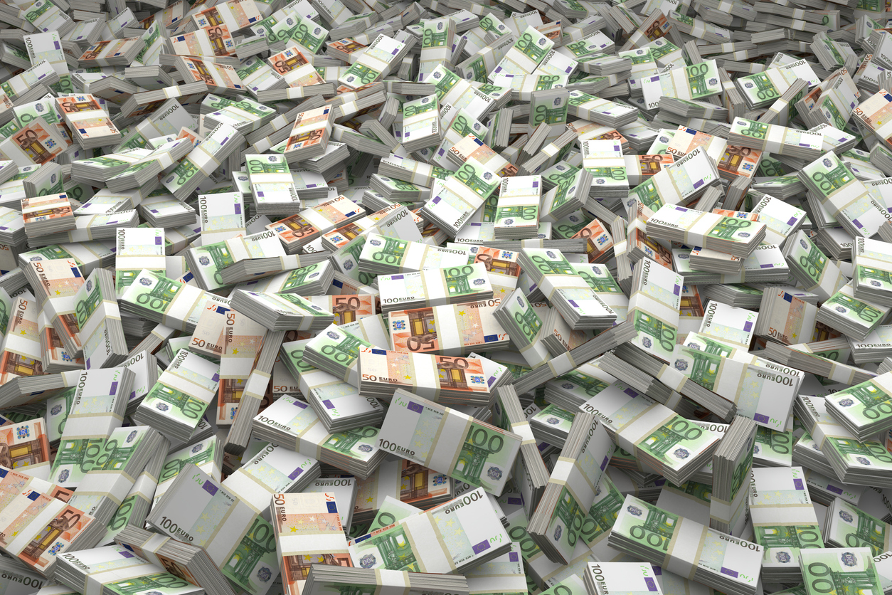 Fajos de billetes de 100 y 50 euros.