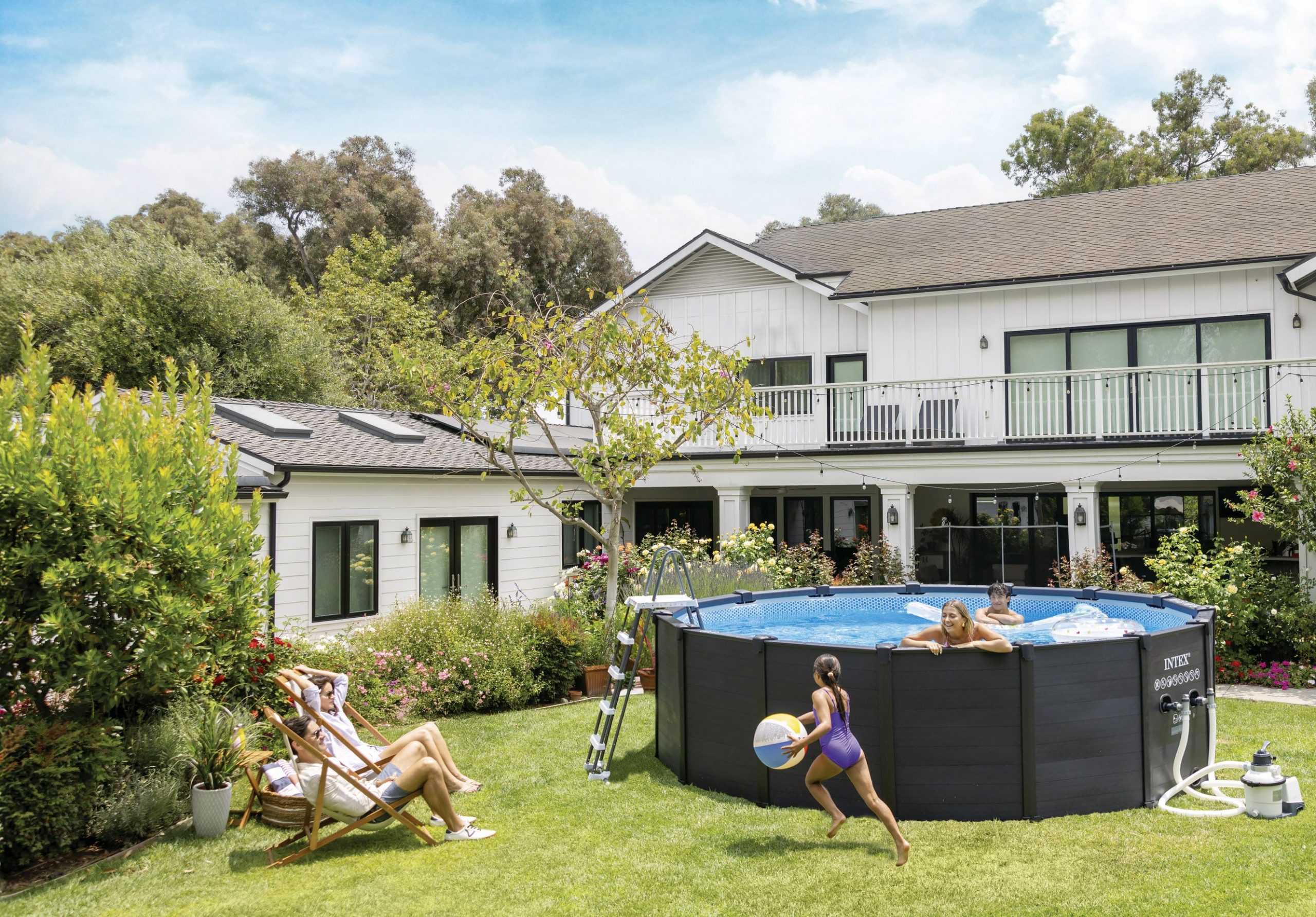 El verano se traslada al hogar: jardines y terrazas se consolidan como los nuevos espacios de ocio familiar