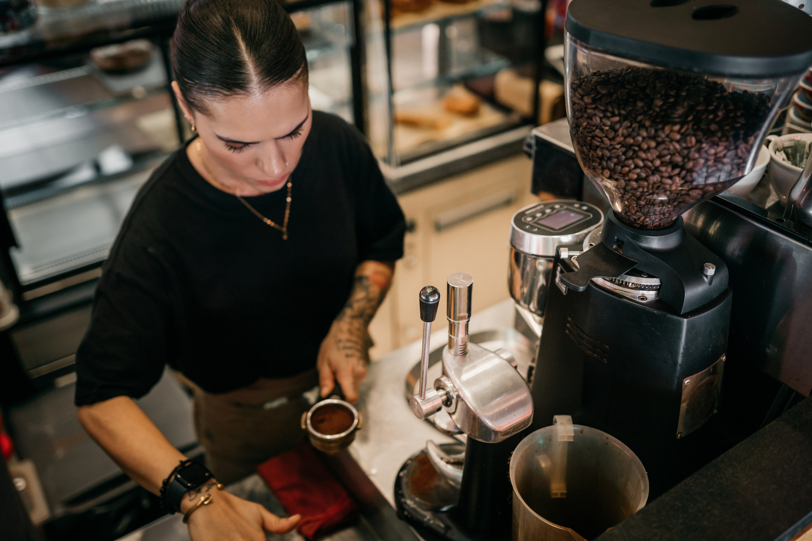 Cómo montar una cafetería de especialidad rentable (más allá del café bueno)