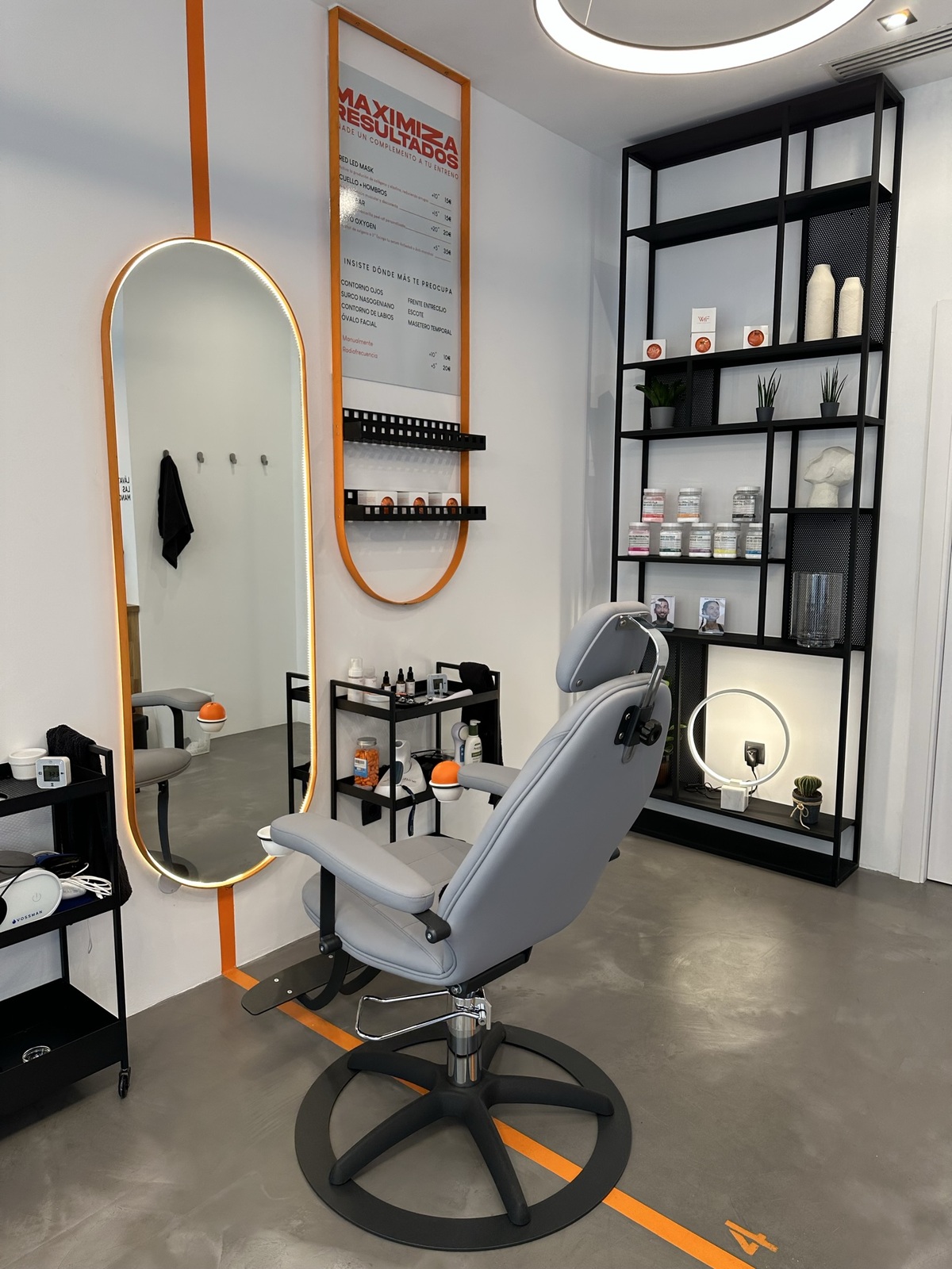 Interior de un local de belleza Work your face