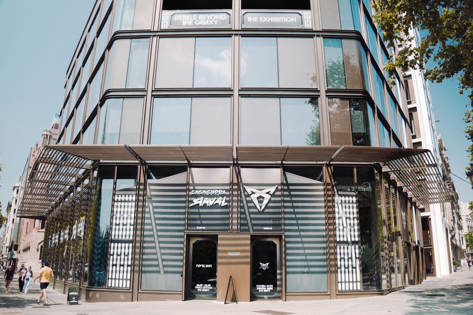 fachada de la nueva CASA CUPRa Raval