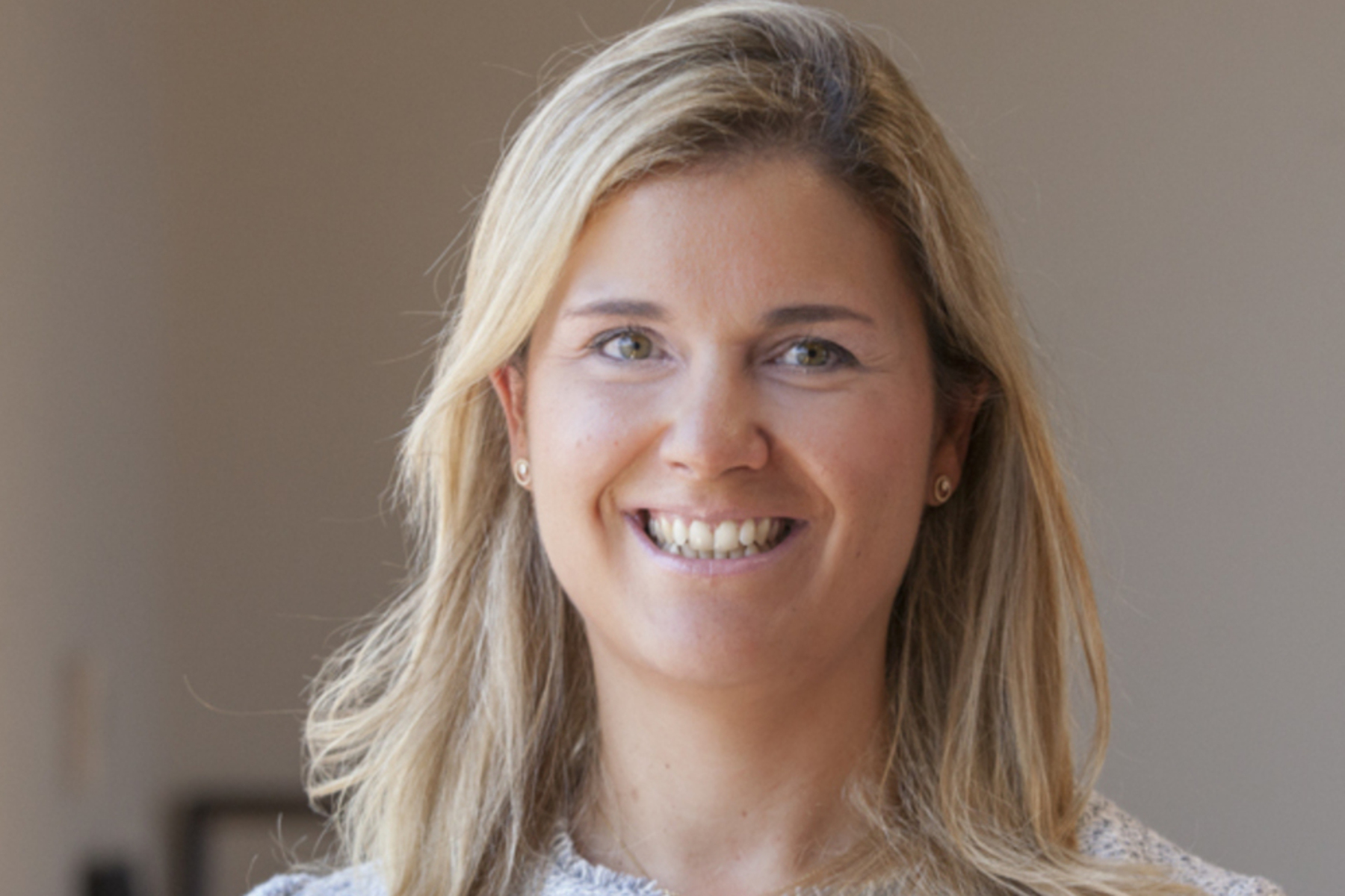 Dina Chaves, de ClarkeModet
