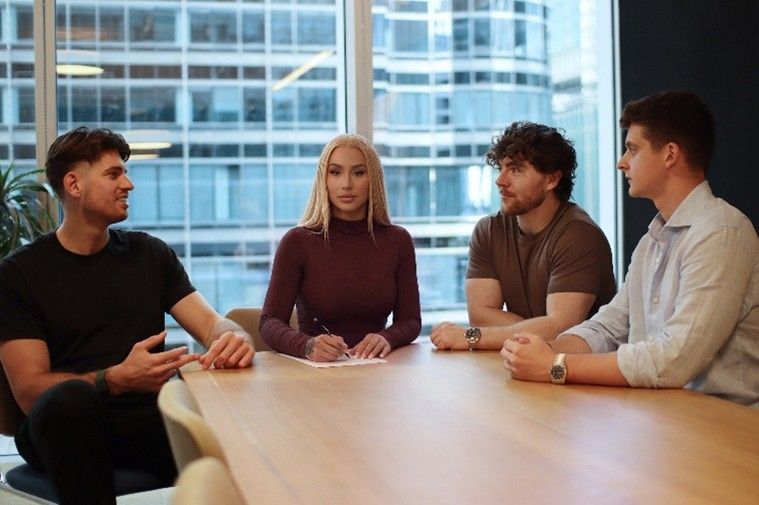 Iggy Azalea invierte en SHIFT, la empresa de IA detrás de Fanvue, referente en la economía de los creadores