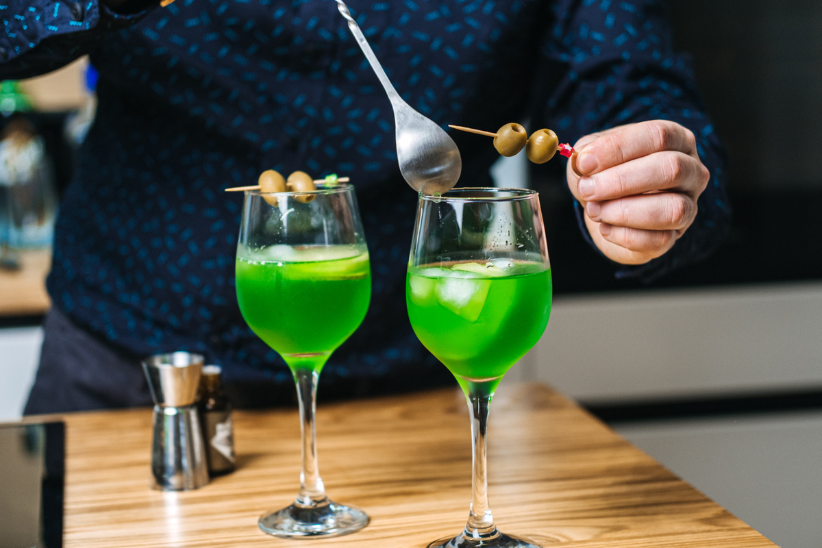 Móctel es como se llama en español un cóctel sin alcohol