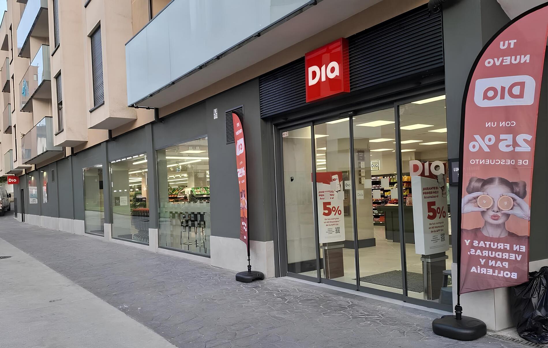 Fachada de la nueva tienda de Dia en Oviedo