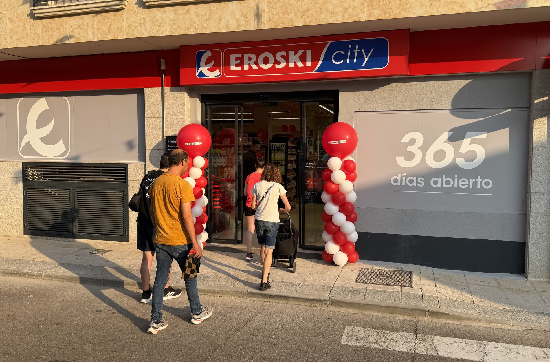 Fachada de supermercado Eroski Castellano de Moriscos Salamanca
