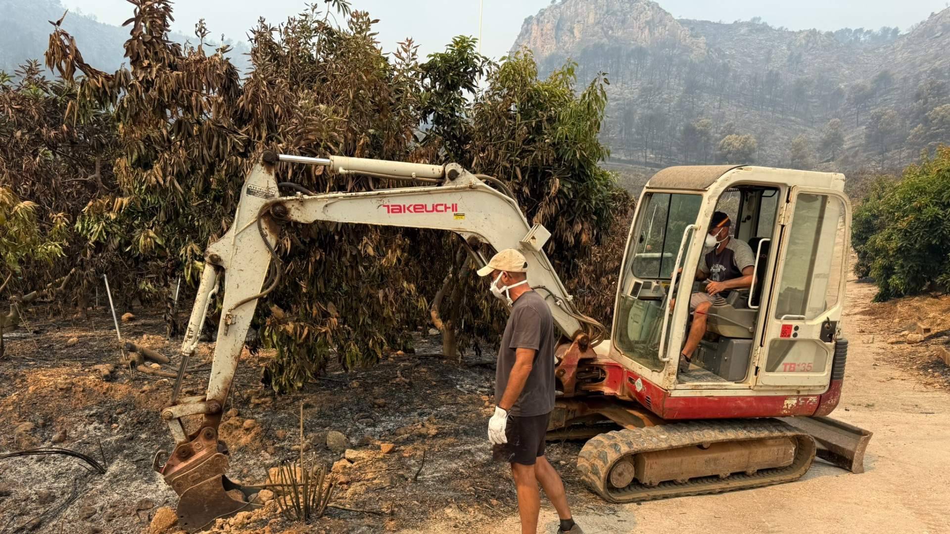 El incendio de Sierra de Espadán arrasa la finca de Tropitop y activa una campaña de recuperación