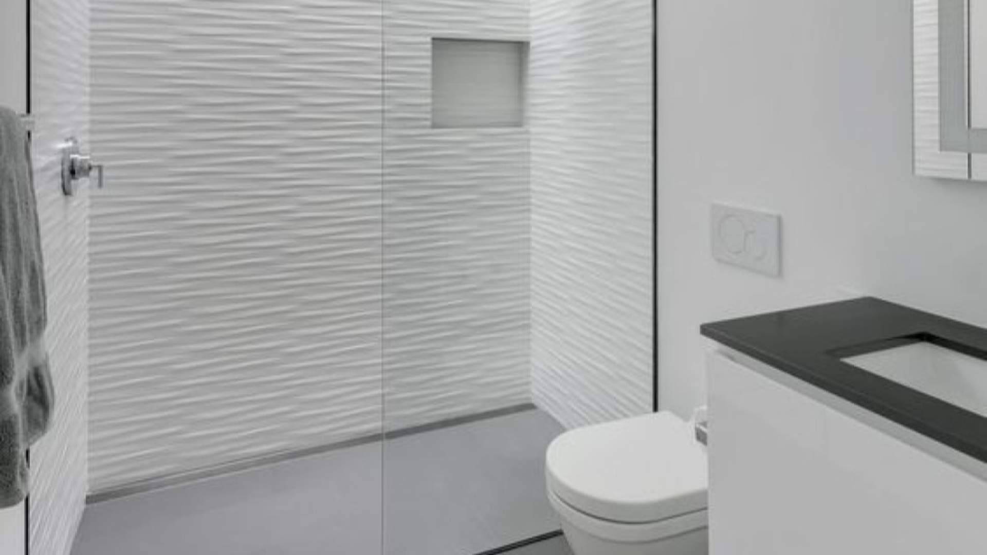 Los inodoros inteligentes japoneses y duchas italianas llegan al baño moderno del 2027