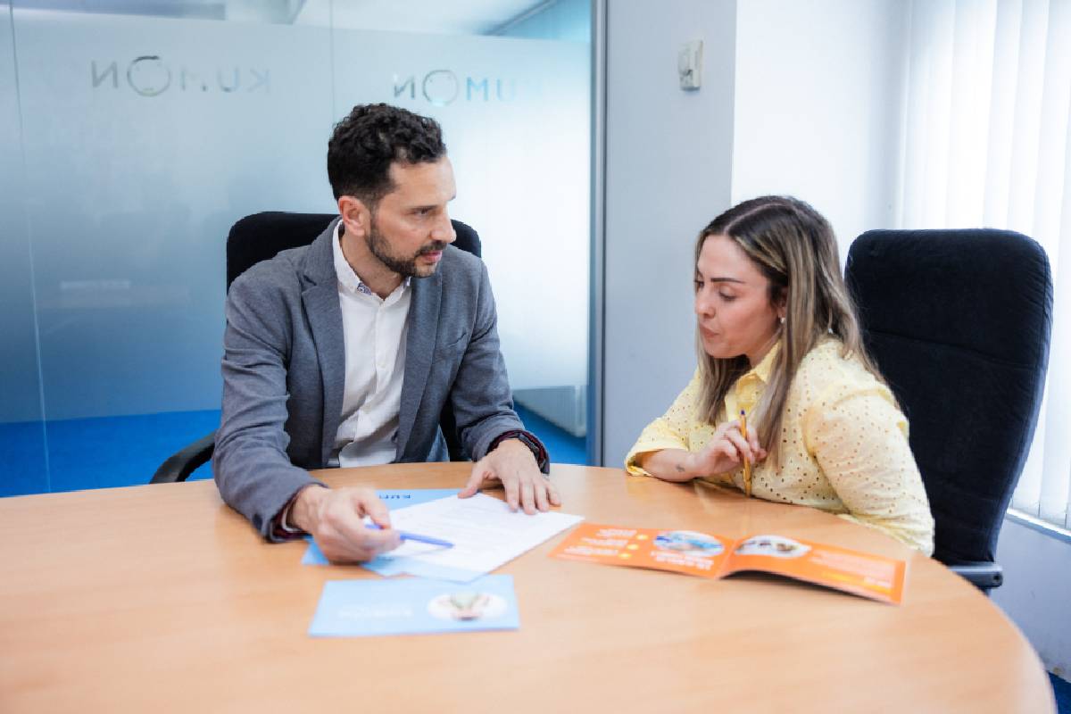 Profesionales de Kumon en una reunión